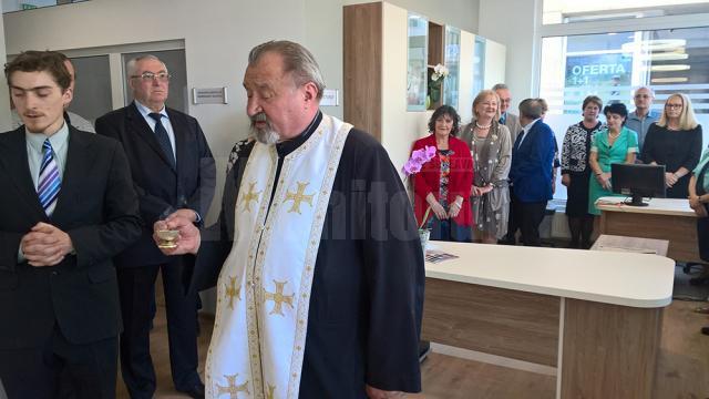 Slujba de sfinţire a fost oficiata de preotul Nicolae Horga