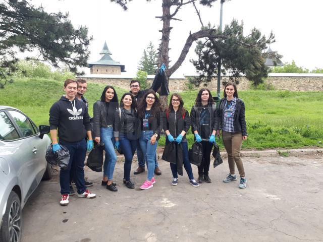 Studentii ASUS participanți la acțiunea de igienizare din Zamca 3