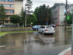 Cușnir a dat exemplul parcării de la magazinul Bucovina după o ploaie