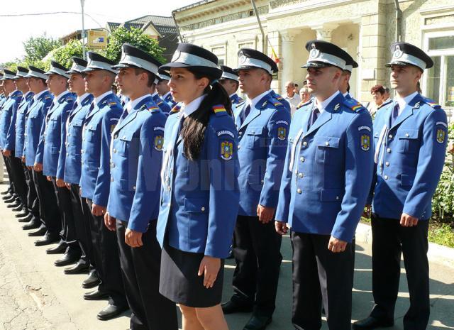 700 de tineri se pregătesc la Fălticeni să devină jandarmi