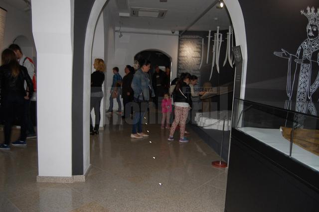 Noaptea Muzeelor a atras cei mai mulţi vizitatori la Cetatea de Scaun a Sucevei şi la Muzeul de Istorie