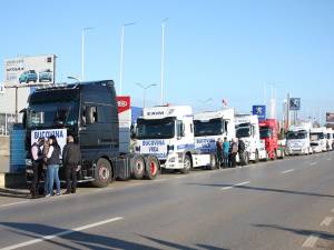 Zeci de maşini de mare tonaj au participat la protestul prin care se cere construcţia de autostrăzi în Moldova