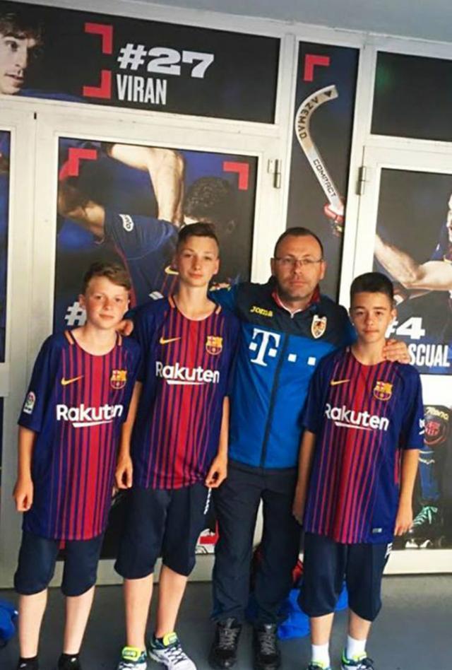 Ciprian Anton, alături de cei trei tineri fotbalişti suceveni la stadionul Camp Nou