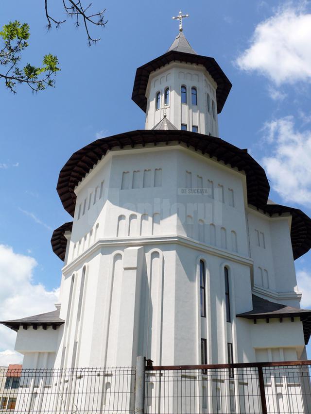 După 28 de ani ,Catedrala „Învierea Domnului” din Fălticeni va fi sfinţită