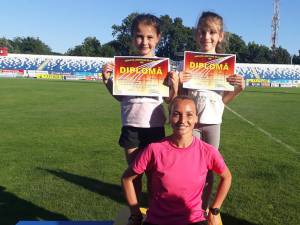 Antrenoarea Daniela Cojocaru şi cele două sportive ale sale