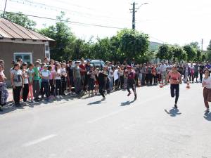 Peste 200 de elevi au participat la concursul de atletism"Viitorii Campioni" organizat în oraşul Liteni