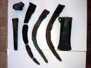 Depozit de bronz vechi de 3.500 de ani, descoperit în urma detectării şi săpăturilor efectuate de Ştefan Ghivnici