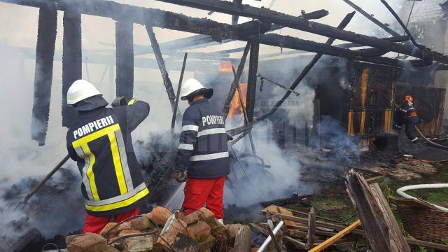 Incendiu puternic la o gospodărie din Horodnic de Sus