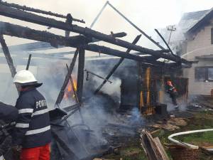 Incendiu puternic la o gospodărie din Horodnic de Sus