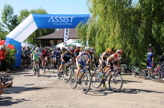 Sute de biciclişti participă sâmbătă la cel mai mare concurs mountain-bike din Bucovina, MTB Dragomirna powered by ASSIST