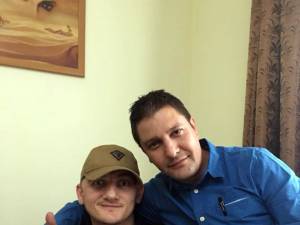 Dan Ciprian Sfichi, stânga, şi poliţistul criminalist Bogdan Bănică