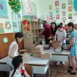 Peste o mie de cărţi în limba română oferite copiilor de la Şcoala Populară de Artă şi Civilizaţie Românească 