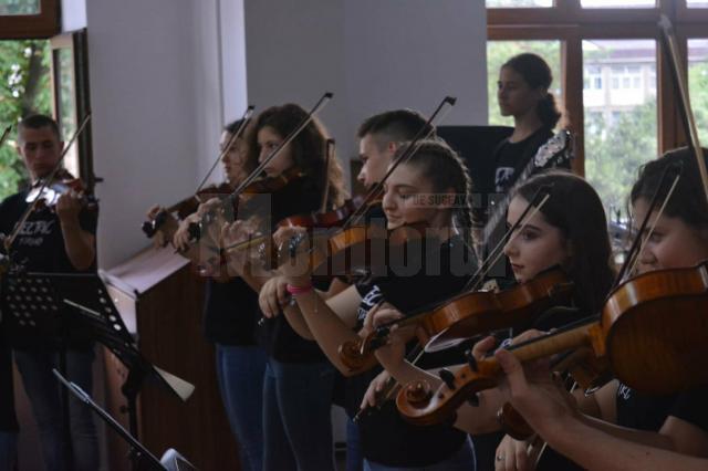 Concert de lansare al formației Electric Strings