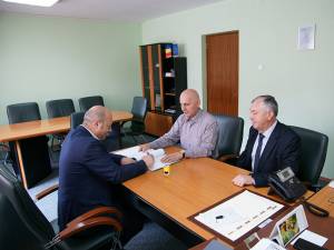 Ilie Boncheş a semnat la ADR Nord-Est contractul pentru modernizarea maternităţii din Vatra Dornei