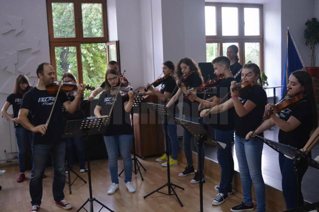 Concert de lansare al formației Electric Strings, de la Colegiul de Artă „Ciprian Porumbescu”
