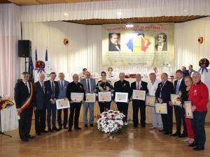 Premianţii ediţiei din acest an a Festivalului „Mihai Eminescu” şi cetăţenii de onoare ai comunei Dumbrăveni