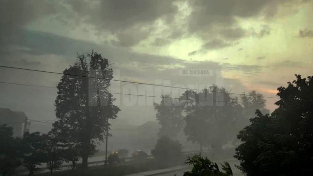 Fenomene meteo extreme, luni seara, in Suceava