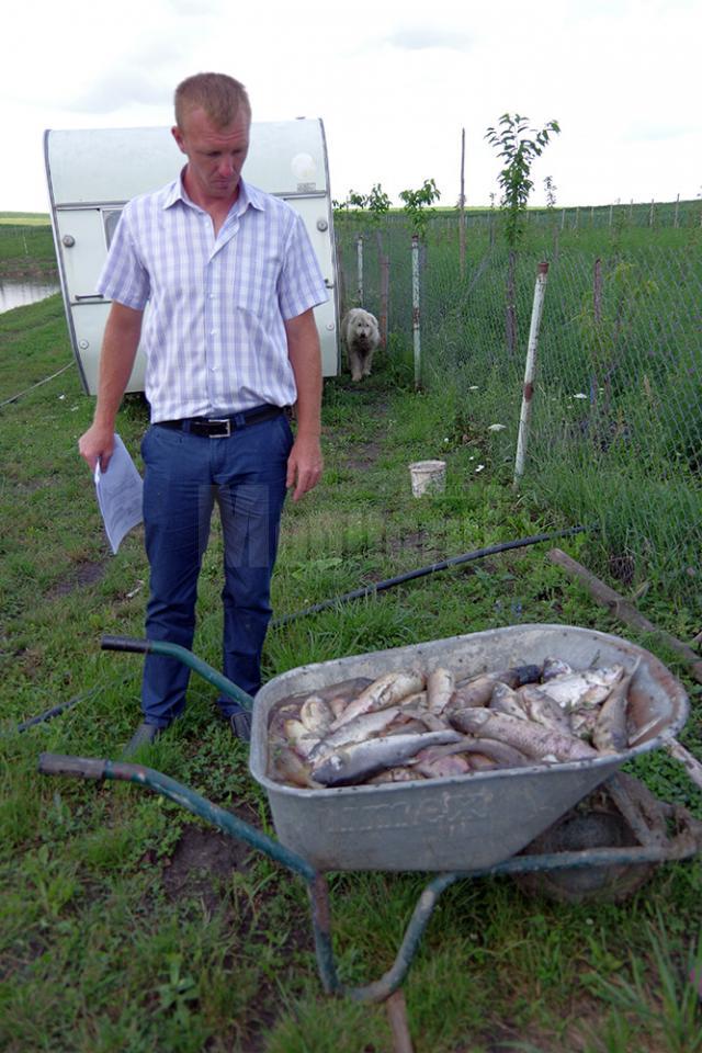 Marius Ciutac şi prima roabă cu peşti morţi