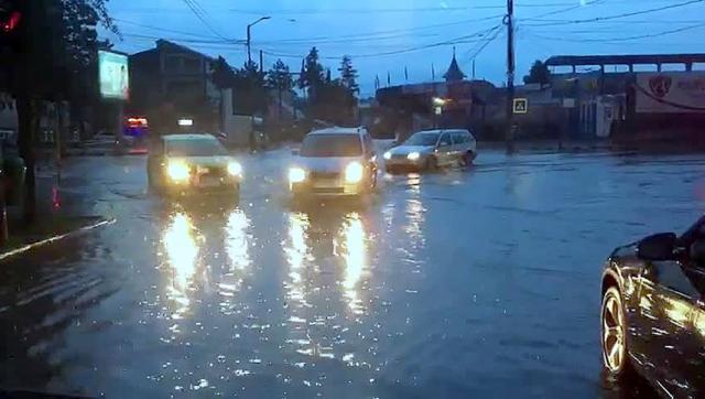Fenomene meteo extreme au fost resimțite luni seara în municipiul Suceava