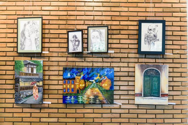Expoziţie de grafică și pictură a studenţilor suceveni, la Universitatea „Ștefan cel Mare”