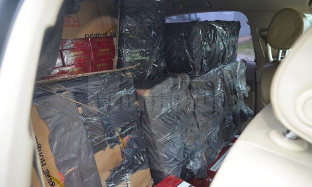 Trei contrabandiști ucraineni reținuți cu focuri de armă și aproape 20.000 de pachete de țigări confiscate la graniță