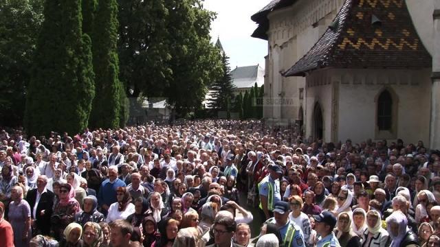 Zeci de mii de pelerini şi localnici, la procesiunea de Sânziene