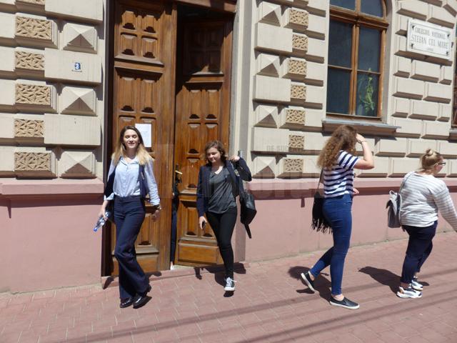 Doi elevi din județ, eliminați din examenul de bac, după ce le-au sunat telefoanele în timpul probei de la română