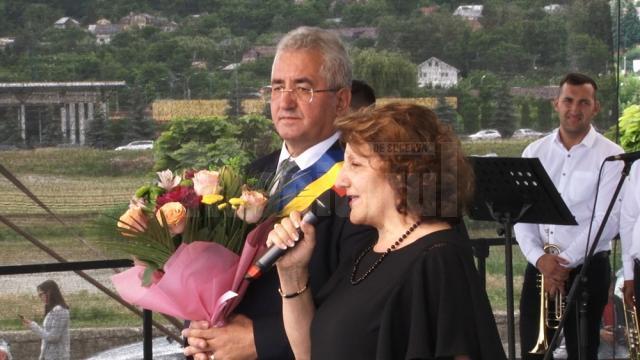 Cleopatra Cabuz a primit diploma de "Cetăţean de Onoare" al Sucevei "Cuplurile de aur", premiate la Zilele Sucevei