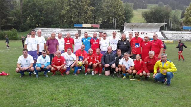 Poză de grup după meciul dintre CSM Suceava şi ASA Explorări