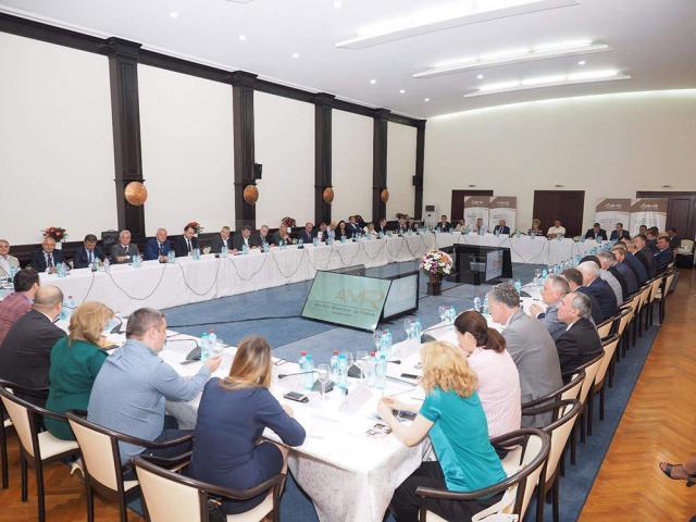 Proiecte de dezvoltare a Sucevei, discutate cu oficialii Guvernului, la AMR
