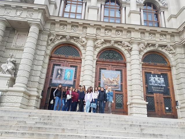 15 elevi de la Colegiul „Mihai Eminescu” au vizitat Budapesta şi Viena printr-un proiect european