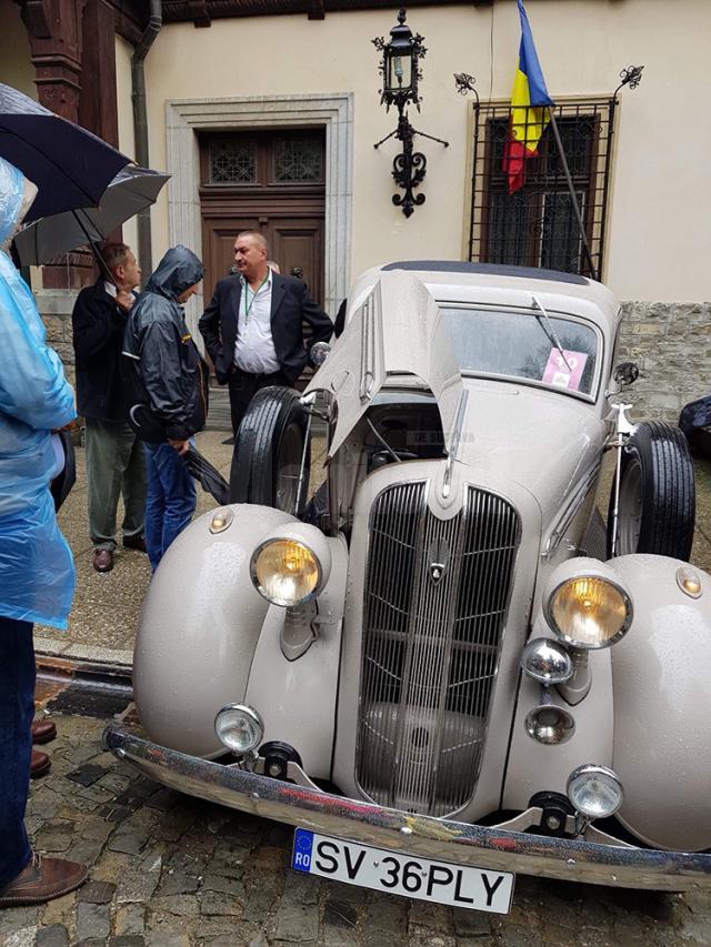 Mașina americană, cu șapte locuri, a ajuns la colecţionarul din Fălticeni după ce a stat aproape 50 de ani într-un garaj din  Belgia