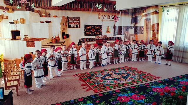 „Şezătoarea - tradiţie românească”, program cultural-educativ la Grădiniţa „Sf. Ioan cel Nou”