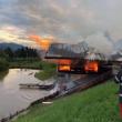 Casa de vacanţa a pădurarului Mihai Boşutar, incendiată intenţionat de cei doi Sursa foto: www.stirisuceava.net
