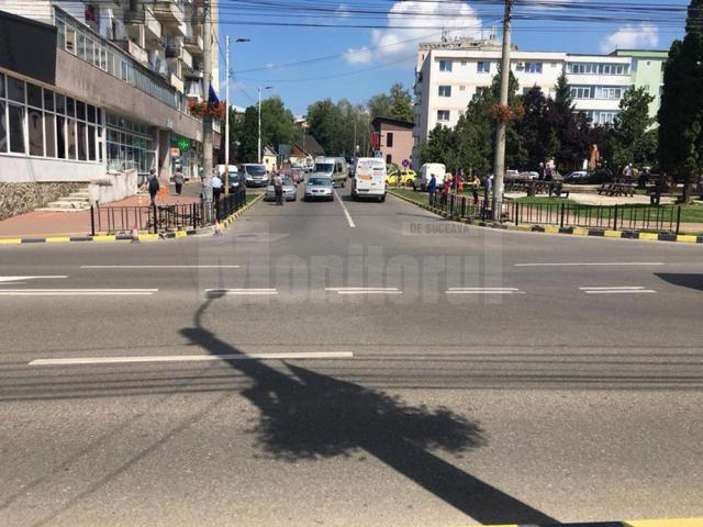 Virajul la stânga de pe bulevardul 1 Mai spre strada Mărăşeşti este interzis, accesul făcându-se pe următoarea stradă