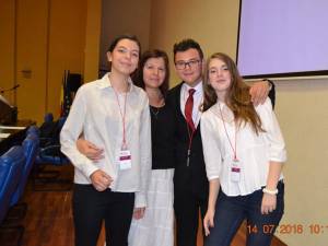 Echipa câştigătoare, alături de prof. Ileana Boteanu