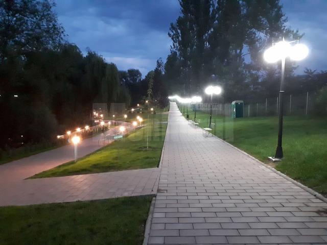 Zona de agrement a Sucevei va fi deschisă până la 23.00, ca urmare a pornirii iluminatului public