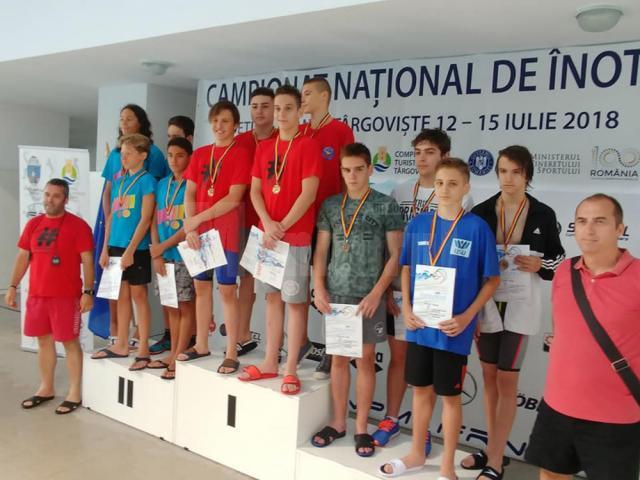Înotătorii din judeţ au câştigat 16 medalii la naţionalele de cadeţi