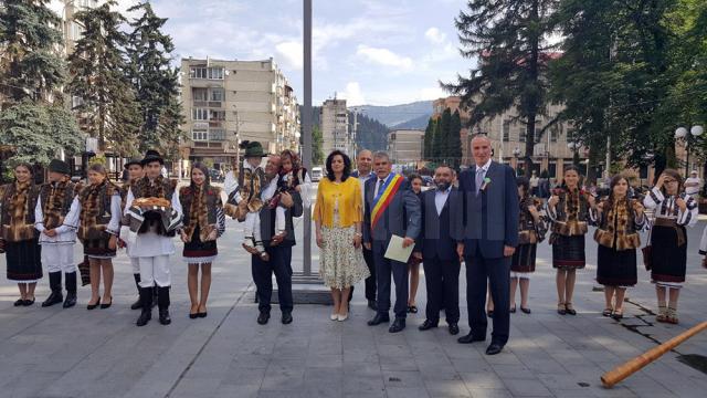 Flutur consideră că municipiul Câmpulung Moldovenesc este una dintre capitalele spirituale ale Sudului Bucovinei