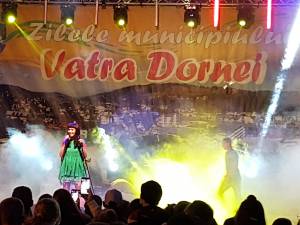 Irina Rimes a cucerit publicul din Vatra Dornei, care i-a cântat „La mulți ani!”, cu anticipație
