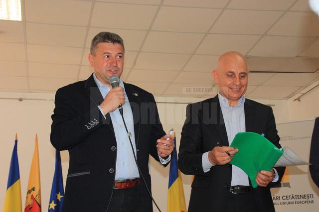 Primarul Cătălin Coman a semnat contractele de finanţare pentru reabilitarea termică la două școli