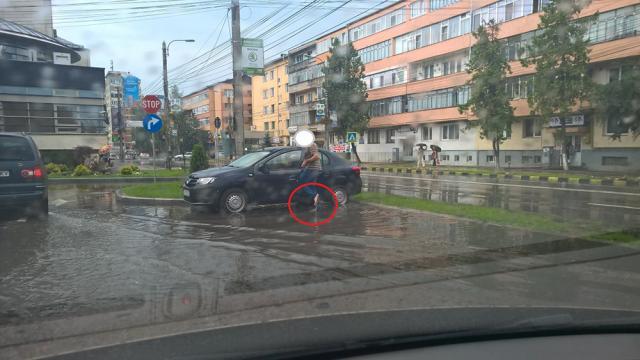 Cușnir atrage atenţia că parcarea de la Bucovina este impracticabilă atunci când plouă