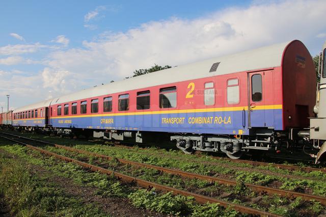 Primul tren RO-LA, încărcat cu tiruri în tranzit, a plecat miercuri noapte din Gara Dorneşti spre Bulgaria