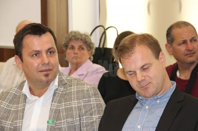 Antreprenorul Lucian Ursaciuc şi prof. Ştefan Agrigoroaie