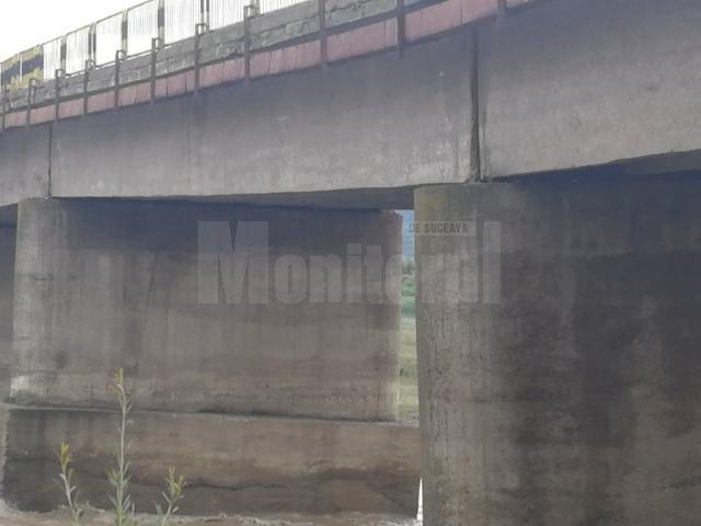 Podul de la Milişăuţi, de peste râul Suceava, afectat de inundaţiile de la finele lunii iunie