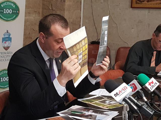 Viceprimarul Lucian Harșovschi a prezentat mai multe cazuri de afişe lipite ilegal de tinerii depistaţi cu ajutorul camerelor video de supraveghere