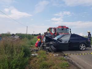 Accidentul s-a produs din cauza oboselii şoferului Mercedes-ului albastru, care a aţipit și a pătruns pe contrasens