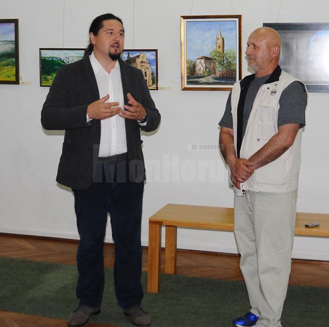 Teodor Brădăţanu, managerul Muzeului “Ion Irimescu”, și prof. Alexandru Picovici, artist plastic, membru al Uniunii Artiştilor Plastici din România, Filiala Turda
