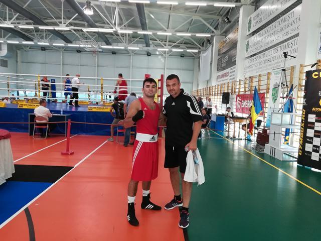 Adrian Botuşan, alături de antrenorul Andu Vornicu