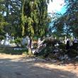 Gunoiul din cimitirul vechi din Burdujeni Sat, „bijuteria” nerevendicată de nimeni